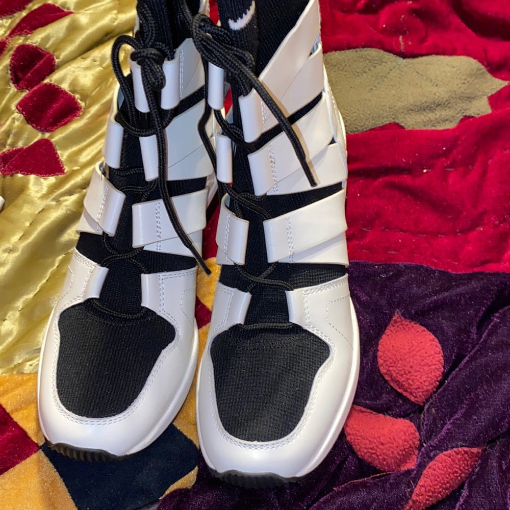 Michael kor Beckett white boots size 8